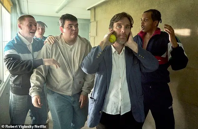 إطلالة صادمة لكيليان ميرفي في فيلم "Steve" (فيديو)