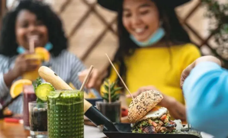 أفضل وقت لتناول الطعام يوميًا.. دراسة تكشف السر