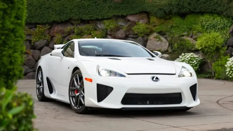 عرض نادر لـسيارة Lexus LFA 2012 في مزاد بسعر غير مسبوق