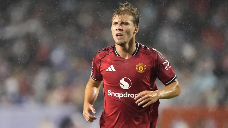 عرض إعارة من ميلان يضع مستقبل هويلوند مع يونايتد على المحك (فيديو)