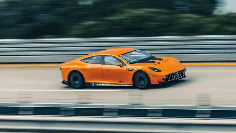 Mercedes-AMG GT XX تعيد تعريف الأداء الكهربائي بإنجاز عالمي يتجاوز محيط الأرض (فيديو)