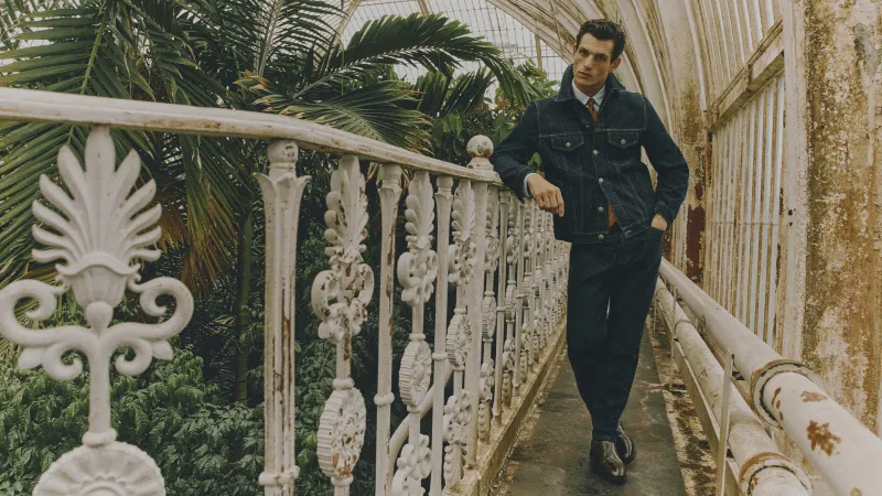 لإطلالة راقية وذكية: أفضل الخامات الصيفية للملابس الرجالية العصرية