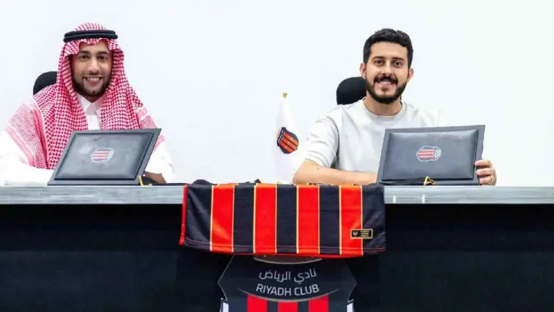 صفقة فريدة من نوعها: نادي الرياض السعودي يُحوّل اليوتيوبر ريان أوسمز إلى حارس مرمى لفريقه