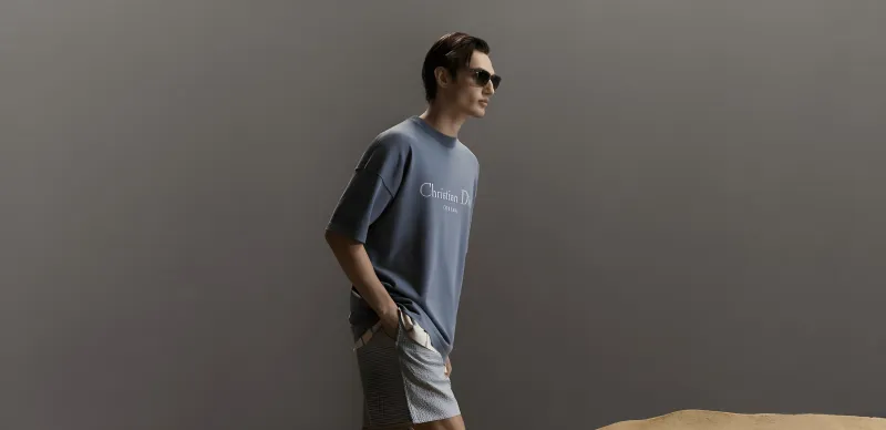 صيحات أزياء صيف 2025: أناقة تنبض بالحرية وتفيض بالطاقة على إيقاع الأمواج وألوان الغروب