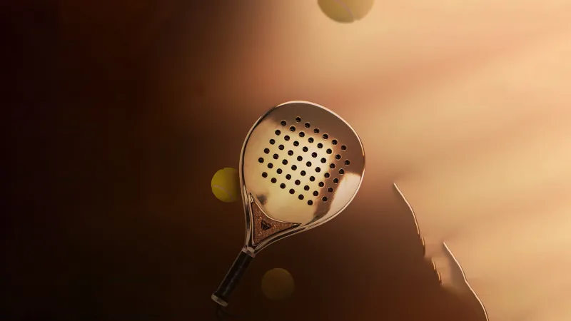 كافيار تكشف عن مضرب بادل فاخر بإصدار محدود مستوحى من التراث العربي (صور) 