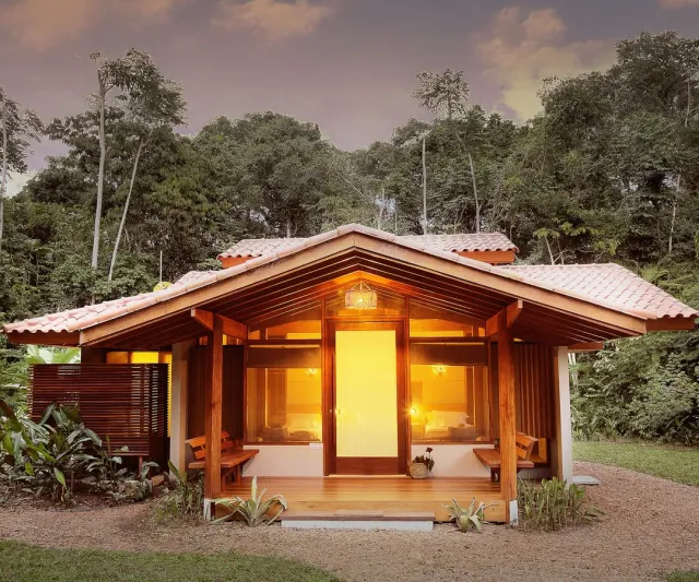 حيث تلتقي المغامرة بالترف.. دليل نُزل ومنتجعات الأمازون الاستثنائيّة