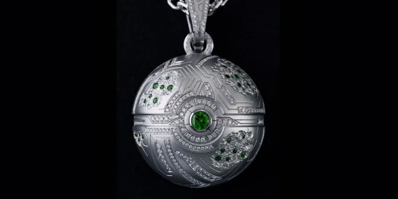 قلادة بوكبول مرصعة بالألماس.. تحفة نادرة لعشاق البوكيمون (صور)