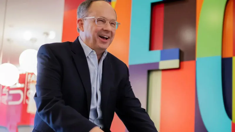 يبدأ يومه كأحد رجال جيل Z.. ماذا نتعلم من روتين رئيس GoTo Foods اليومي؟