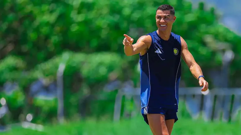 عضلات كريستيانو رونالدو تبهر الجماهير بعد الأربعين (صور)