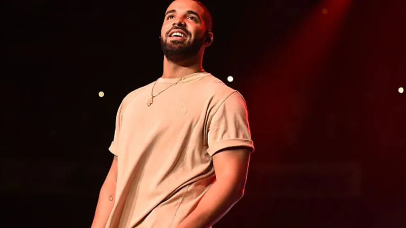 دريك يُكمل أسطورة "ICEMAN" مع سلسلة ألماس ضخمة