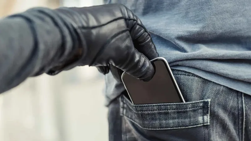 سائح سعودي يسترجع هاتفه من لص في لندن بعد مطاردة مثيرة (فيديو)