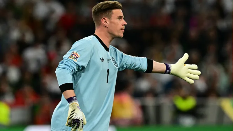 بعد سحب شارة القيادة.. برشلونة يجرد تير شتيغن من رقمه وسط أزمة داخلية متصاعدة