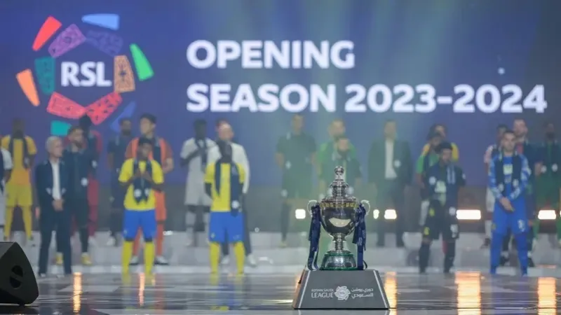 انطلاق دوري روشن اليوم.. أبرز المباريات والتفاصيل