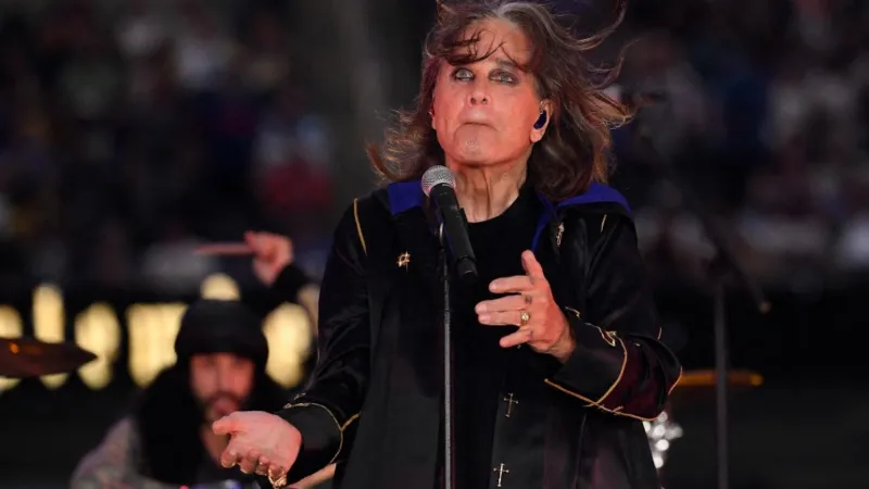 خاتم فضي لأوزي أوزبورن يُعرض في مزاد تاريخي