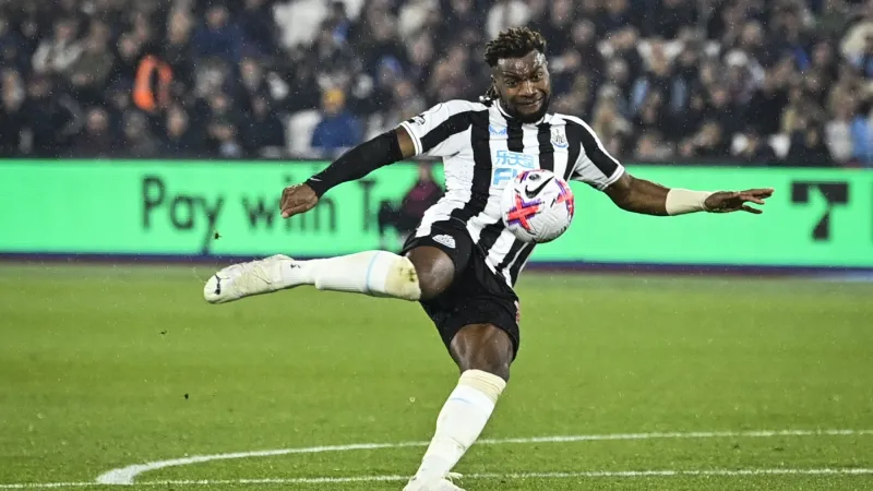 آلان سانت ماكسيمان يغادر الأهلي السعودي نحو كلوب أمريكا بصفقة ضخمة