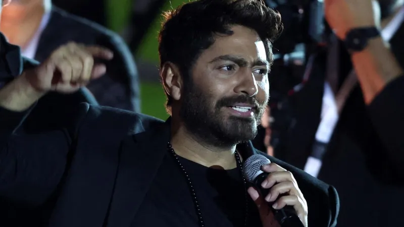 تامر حسني يشعل أجواء لبنان بعد تعافي ابنه من عمليتين جراحيتين (فيديو)