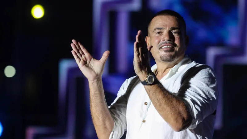 عمرو دياب: رحلة فنية ملهمة من بورسعيد إلى العالمية (فيديو)