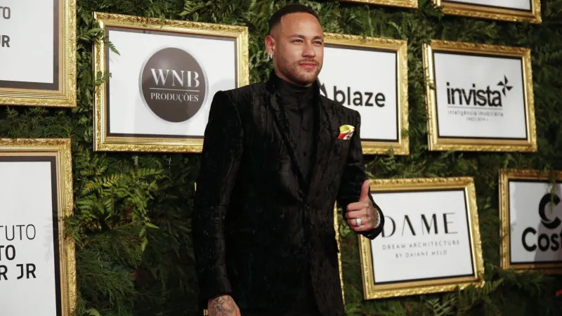 بساعة Casino Tourbillon.. نيمار يراهن على الفخامة