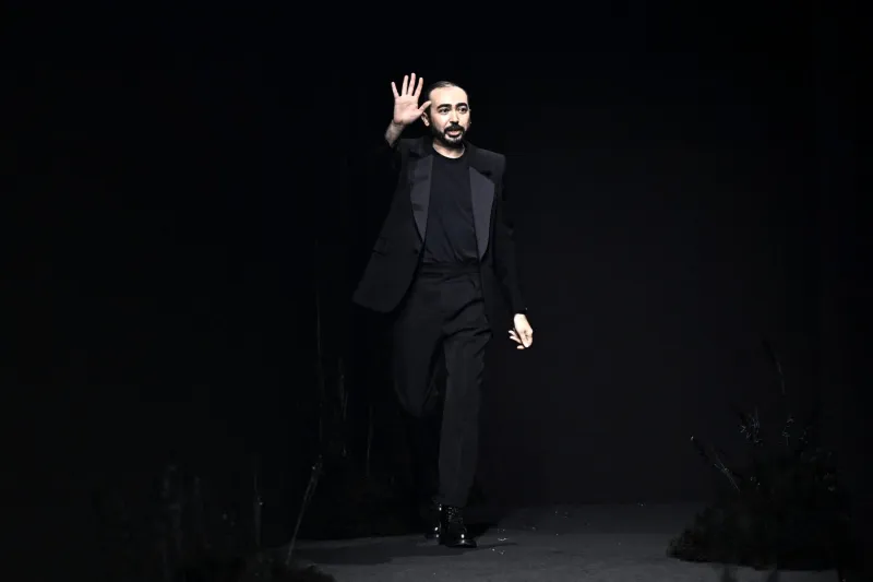 من الرّياض إلى العالم: مؤثّرون سعوديون يعيدون رسم مشهد الموضة الرجالية