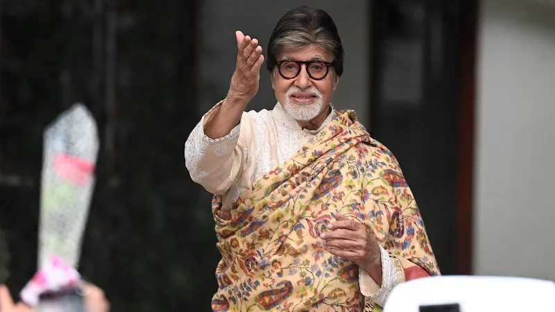 أميتاب بتشان يشارك جمهوره معاناته مع الشيخوخة: "أتمنى ألا يمر أي منكم بما أمرّ به"!