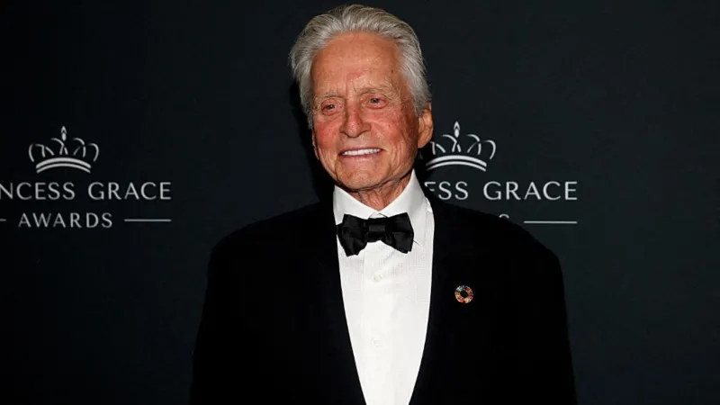 مايكل دوغلاس يرد على تصريحات شارون ستون المفاجئة