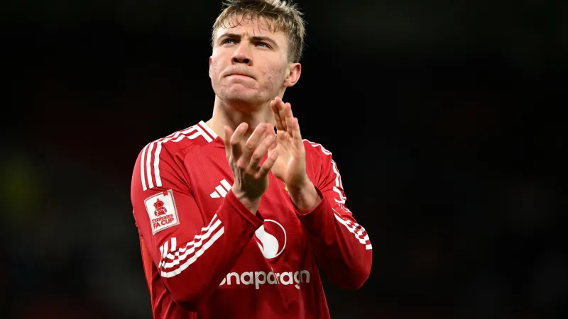 بعد استبعاده من قائمة الفريق.. ميلان يجدد اهتمامه بنجم مانشستر يونايتد (فيديو)