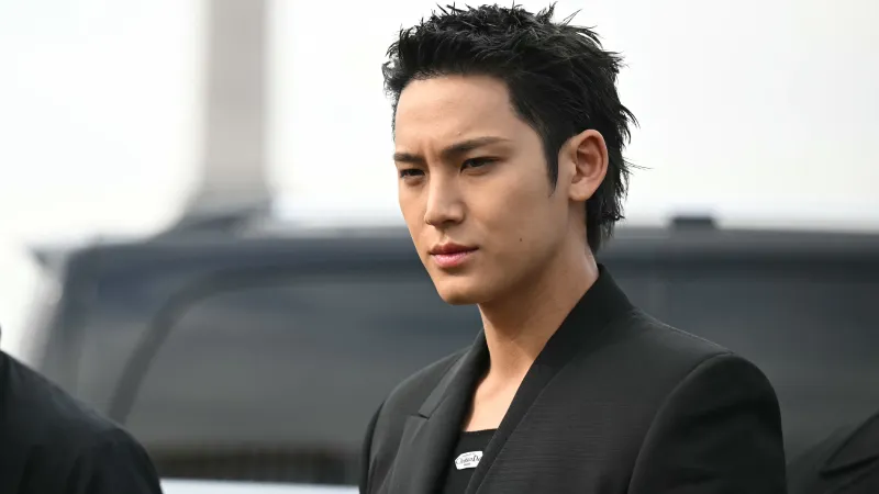 مينغيو يتألق في حملة كالفن كلاين لخريف 2025 (فيديو)