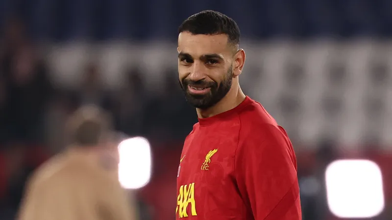محمد صلاح يشكل فريق أحلامه ويعلق مازحًا: "سنُهزم بالتأكيد" (فيديو)