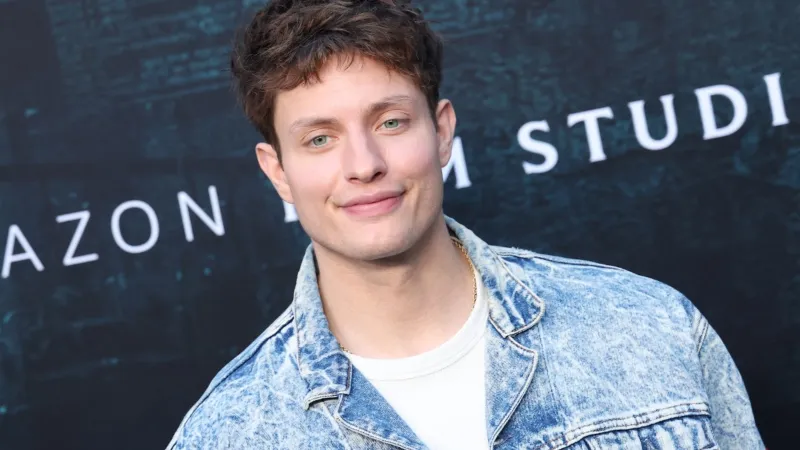 من الكوميديا إلى الماورائيات.. مغامرة مات رايف تبدأ مع "أنابيل"     