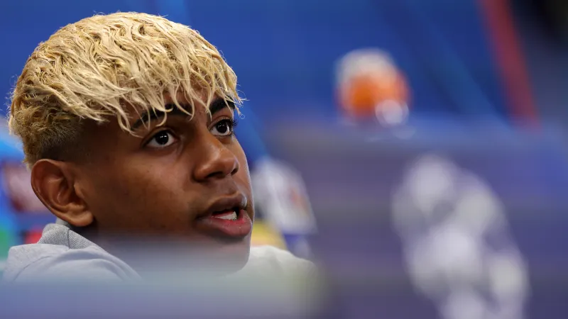 لامين يامال يواصل تدريباته على متن يخته الفاخر قبالة الريفييرا