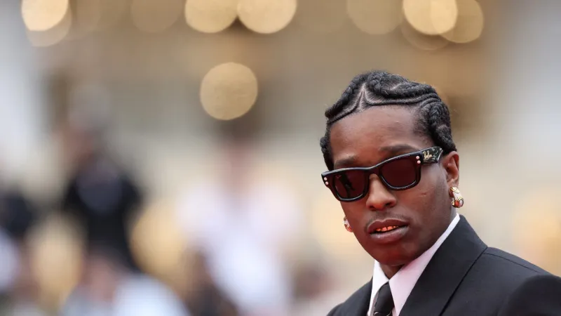 ASAP Rocky يخطف الأنظار بإطلالة من خزانة Rihanna