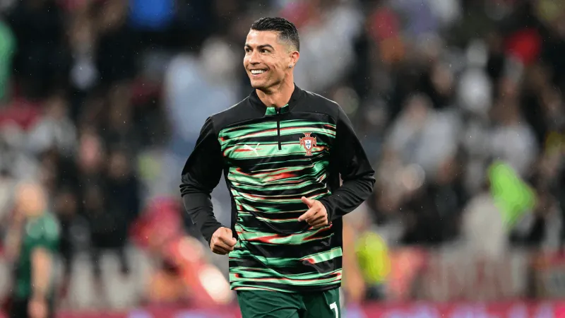 كريستيانو رونالدو يفاجئ طباخ النصر بلفتة إنسانية مؤثرة (فيديو)