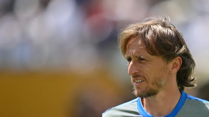 في أول ظهور بقميص الفريق.. مودريتش يحظى باستقبال حاشد من جماهير ميلان (فيديو)