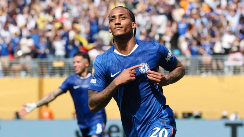 ستيرلينغ ضمن الراحلين.. تشيلسي يعرض 9 لاعبين للبيع أو الإعارة