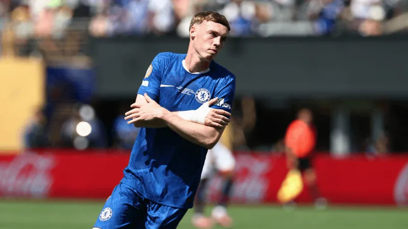 كول بالمر يفاجئ الجمهور بظهور سري في كرنفال نوتينغ هيل (فيديو)