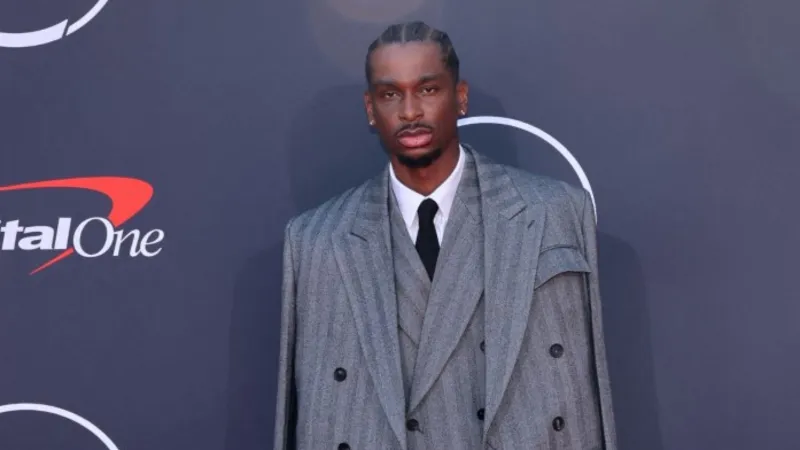 Audemars Piguet تزين معصم شاى جيلجيوس-ألكسندر بساعة Royal Oak Jumbo Skeleton الفاخرة