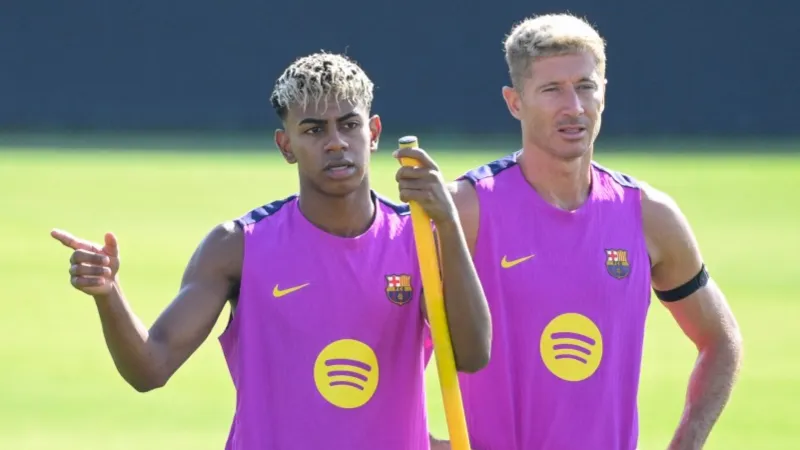 لوفاندوفسكي وراشفورد ويامال يزينون معاصمهم بساعات سويسرية نادرة (صور)