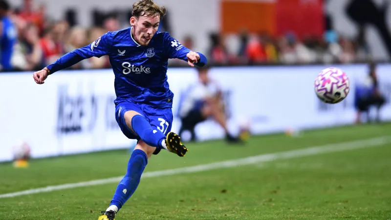 جاك جريليش يلمع مع إيفرتون بثنائية أمام برايتون