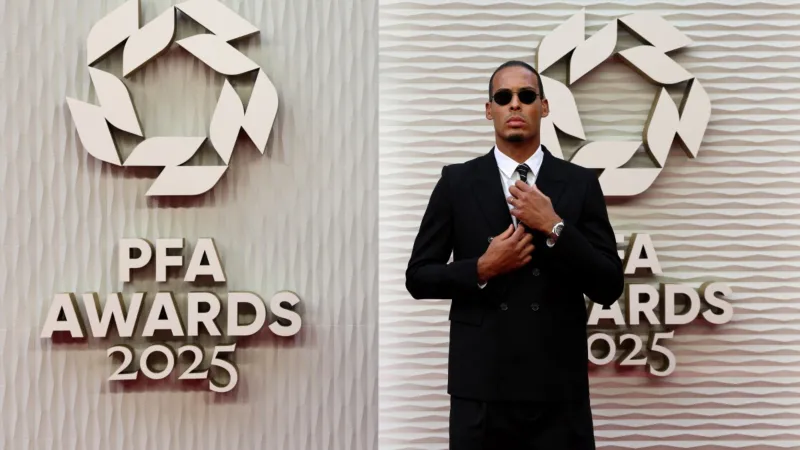 نجوم الكرة يتألقون بساعات فاخرة في حفل PFA