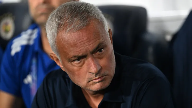 نهاية سريعة لمغامرة جوزيه مورينيو.. فنربخشة يُعلن إقالته بعد صدمة بنفيكا