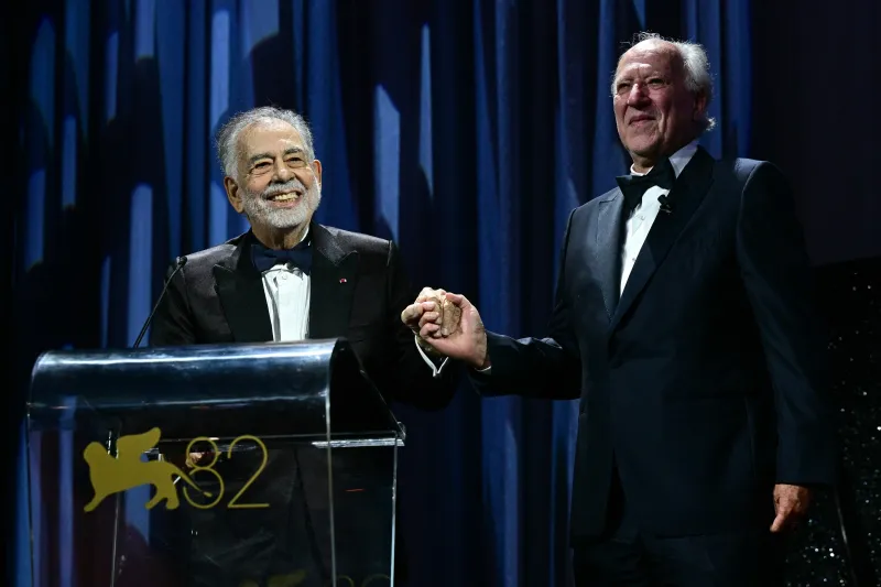 البدل الكلاسيكية تسرق الأضواء في افتتاح مهرجان فينيسيا في دورته الـ82