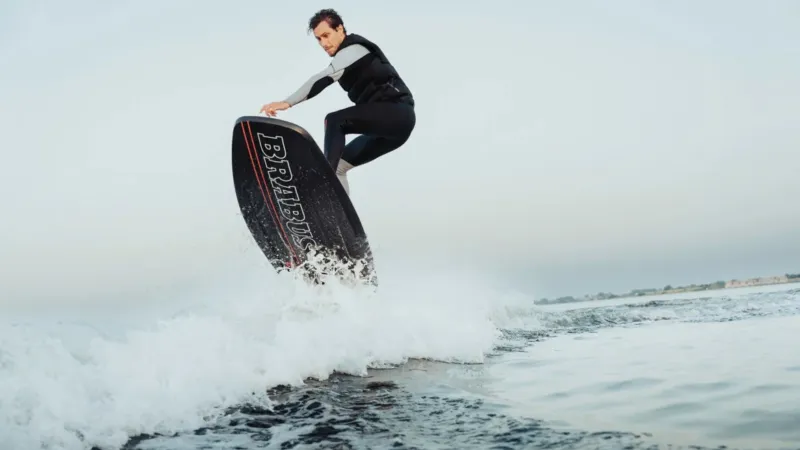 BRABUS تتعاون مع Awake: الكشف عن أقوى ألواح التزلج الكهربائية لعشاق المغامرة