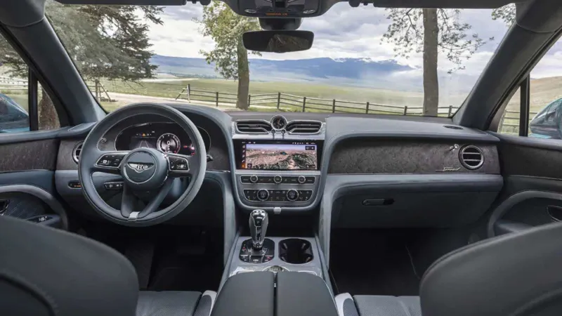 بنتلي 2026 تجمع الفخامة والقوة في سيارة جبّارة للطرق الصعبة (فيديو)