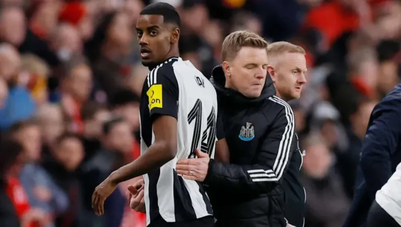 هجوم جماهيري على إيزاك: قمصان "الفأر" تغزو ملعب نيوكاسل قبل لقاء ليفربول