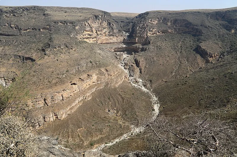 مشاهد مهيبة من جبل سمحان بعد وفاة سعود القحطاني (فيديو)