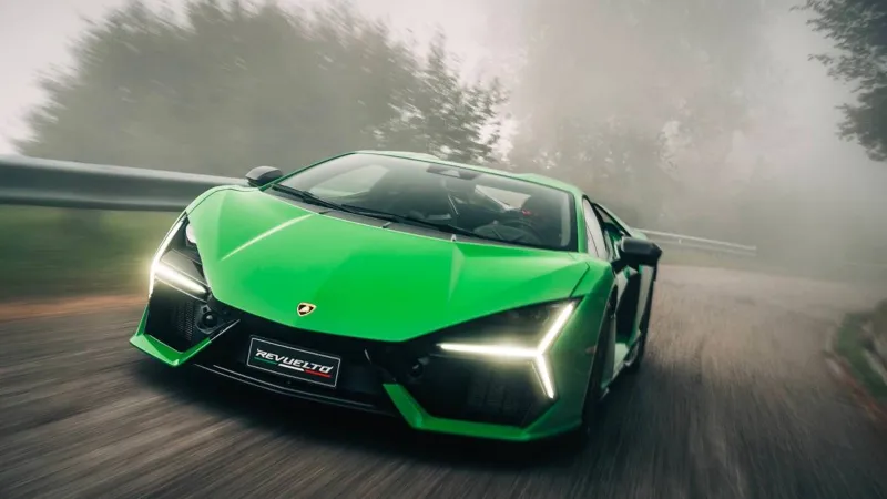 مانصوري تكشف برنامج لسيارة Lamborghini revuelto (فيديو)