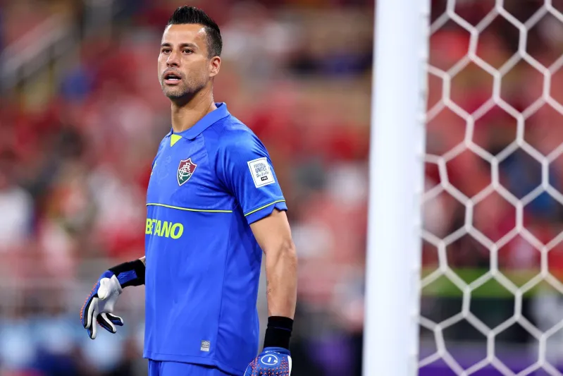 فابيو يعادل أسطورة إنجلترا شيلتون برقم قياسي تاريخي (فيديو)