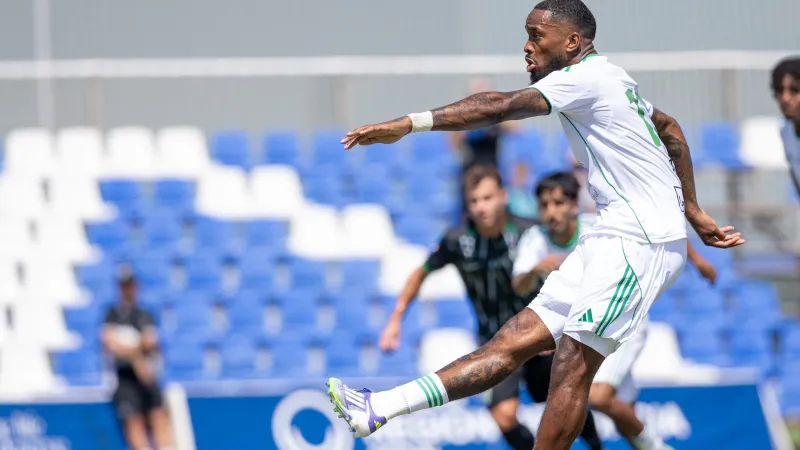 بداية تاريخية وصدامات كبرى.. جدول ناري للأهلي في دوري روشن