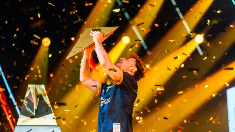 مانويل باشوري يتوج بلقب «إي إيه سبورت إف سي 25» في منافسة شرسة