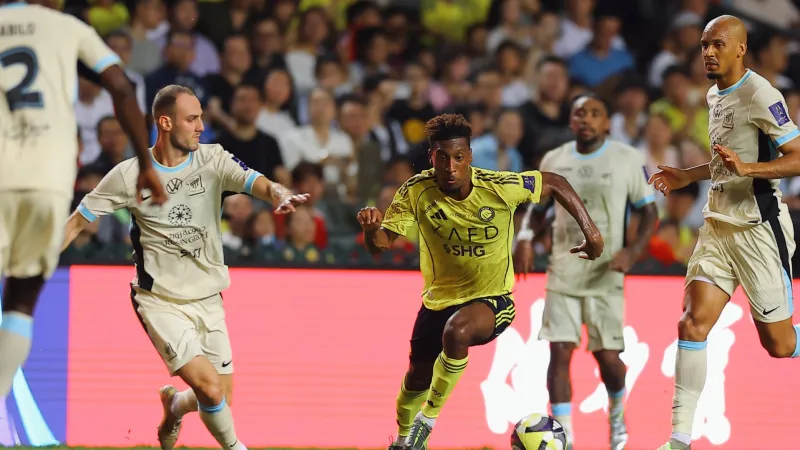 بعشرة لاعبين.. النصر يهزم الاتحاد ويتأهل إلى نهائي كأس السوبر السعودي (فيديو)